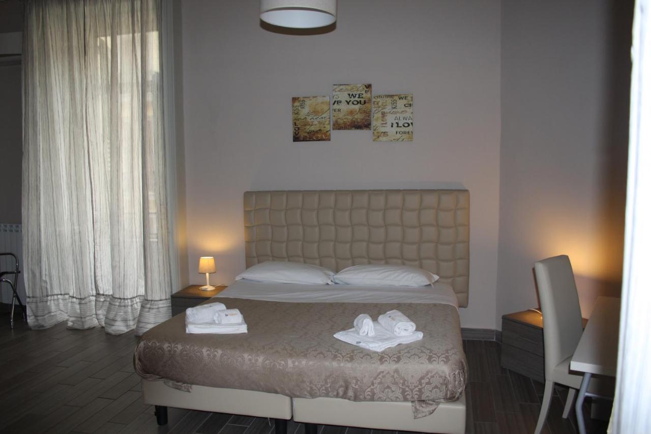 Be Italian Flat Duomo 319 Bed and Breakfast Napoli Eksteriør billede