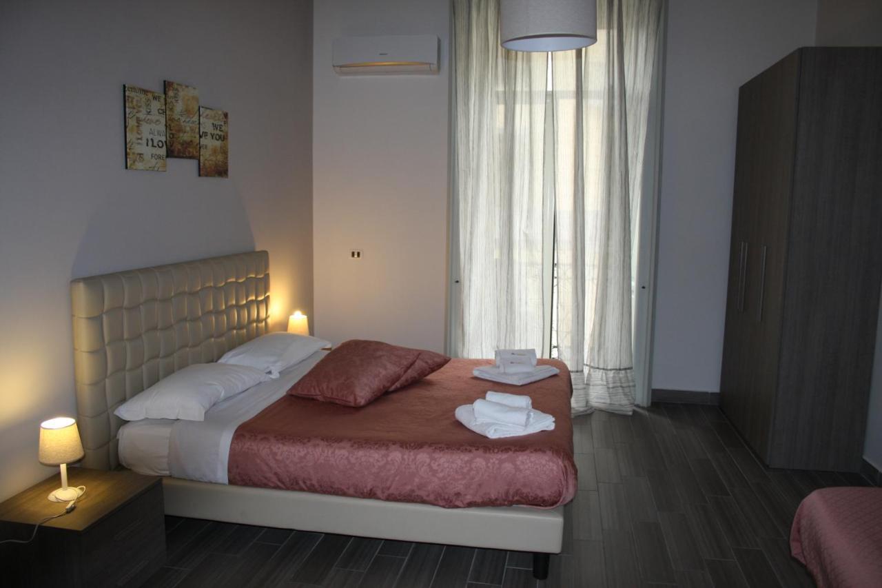 Be Italian Flat Duomo 319 Bed and Breakfast Napoli Eksteriør billede